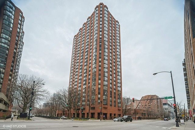 1st image of 899 S Plymouth Ct APT 1001