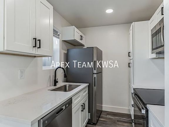 3rd image of 2104 E Eastland St