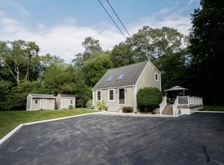 237 Monponsett St, Hanson, MA 02341