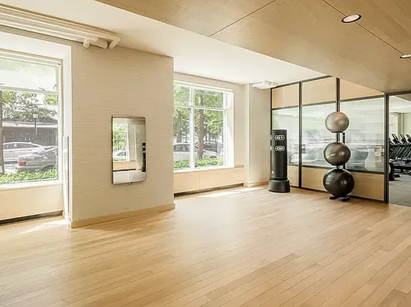 20 River Terrace image 18 of 24