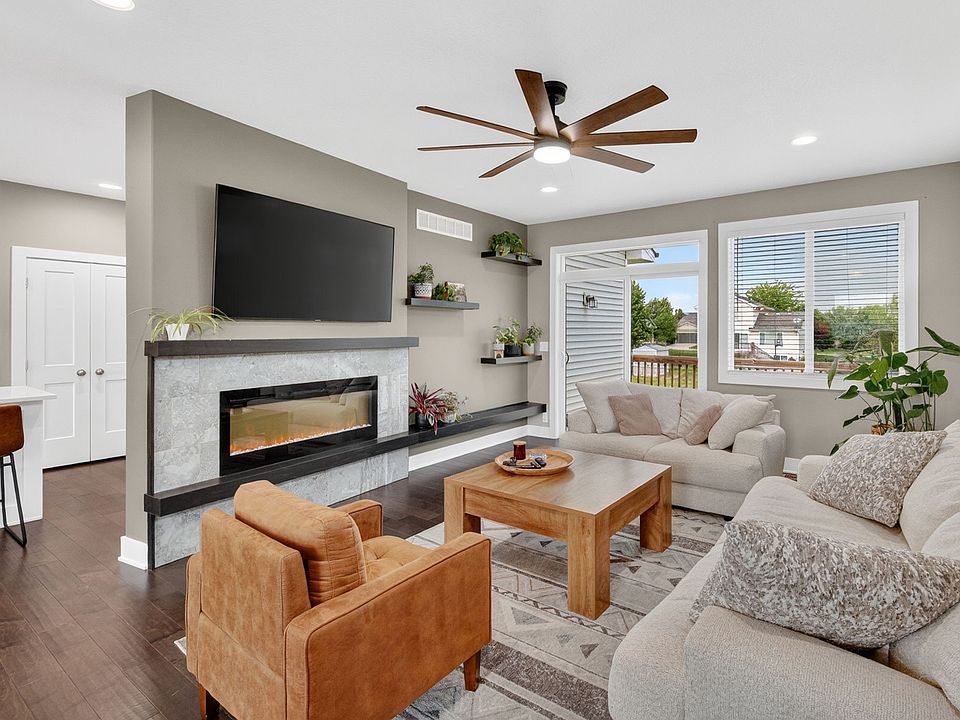1st image of 709 SE 14th St
