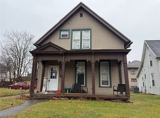 843 Chestnut St, Coshocton, OH 43812