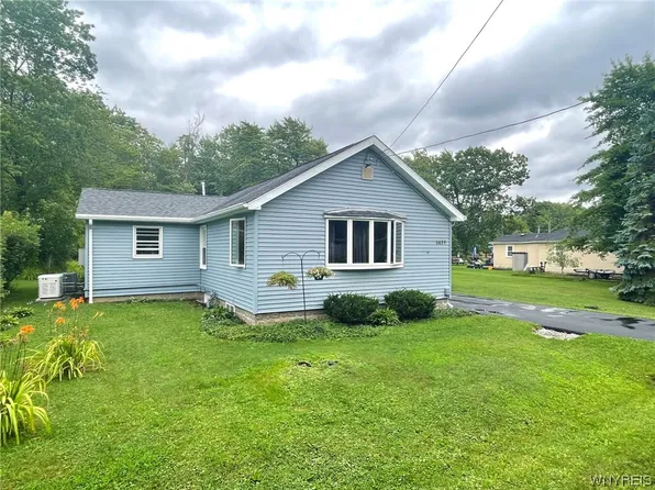 6695 Revere Dr, Derby, NY 14047