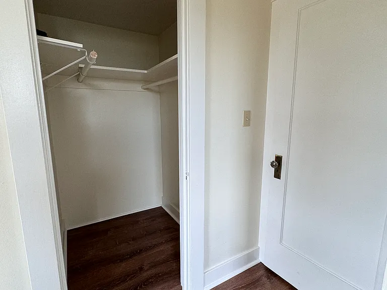 14 E High St — Photo 17