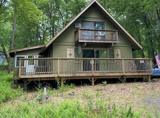 104 Corral Ln, Lords Valley, PA 18428