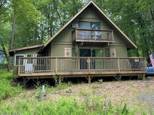 104 Corral Ln, Lords Valley, PA 18428