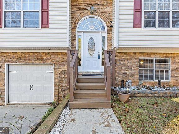 3rd image of 402 Eileen Cir