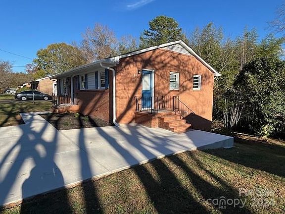 3rd image of 813 Gaston Ave