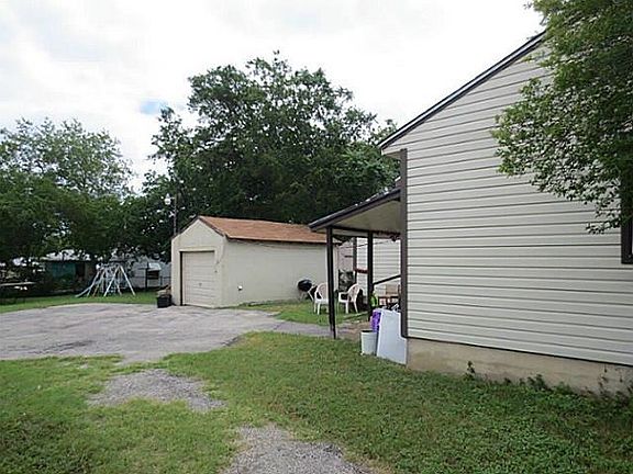 3rd image of 6303 Lovett Ave