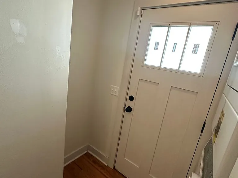 614 E Henry St — Photo 31