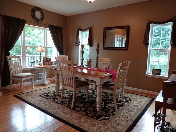 4th image of 21 Hideaway Ln