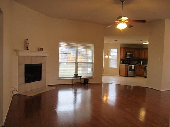 3rd image of 536 Cambridge Dr