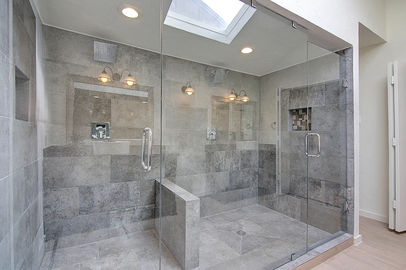 3 bed, 2.5 bath, 2715 sqft, $3,200 — Photo 4