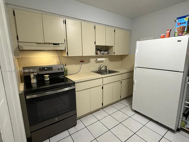 2732 NW 16th Ter #2734 — Photo 3