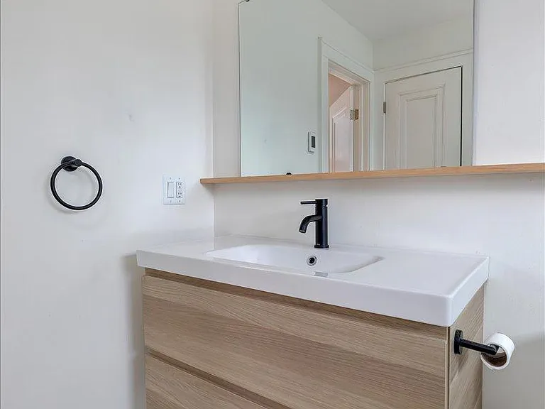 271 E Woodland St — Photo 13