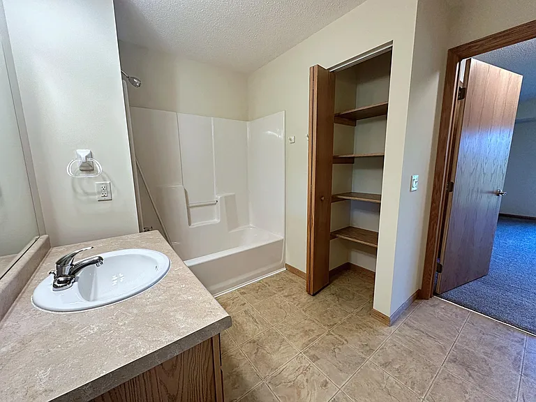 Arcade Estates West — Photo 24