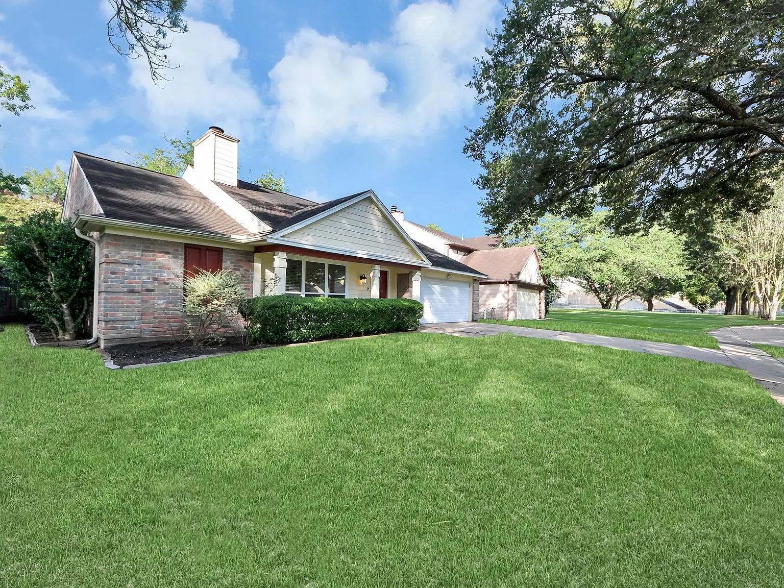 3 bed, 2.0 bath, 1712 sqft, $2,200 — Photo 2