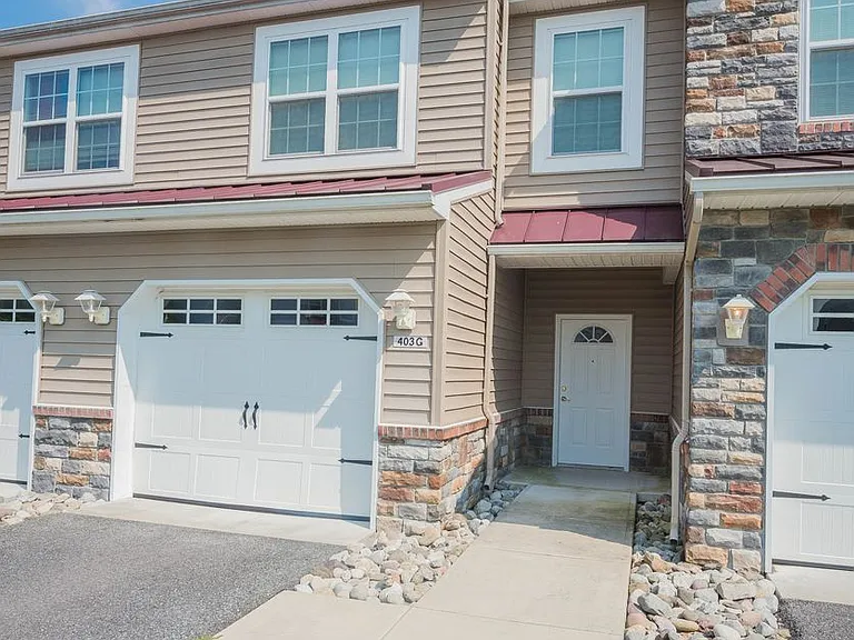 403 Parkview Ct — Photo 3