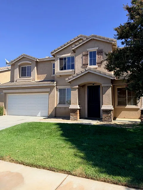 4 bed, 2616 sqft, $3,200 — Photo 2