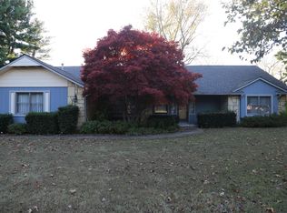 1030 S Sycamore Dr, Grove, OK 74344