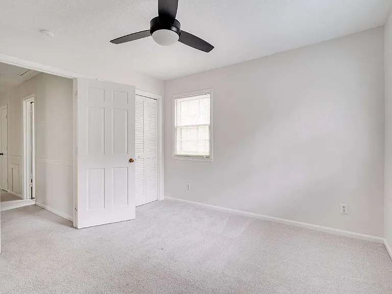 2437 Tilghman Cir — Photo 27