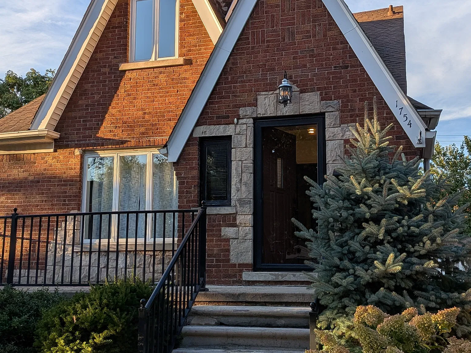 4 bed, 2056 sqft, $2,300 — Photo 2