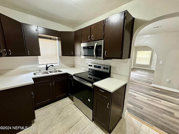 2nd image of 1311 FRANKLIN Street