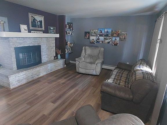 5th image of 404 Devon Dr