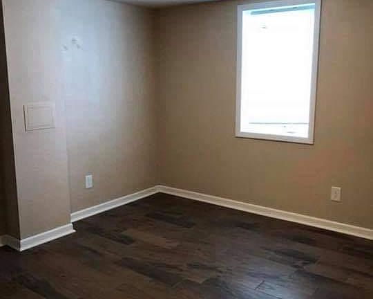 5th image of 610 NW Chapel Dr