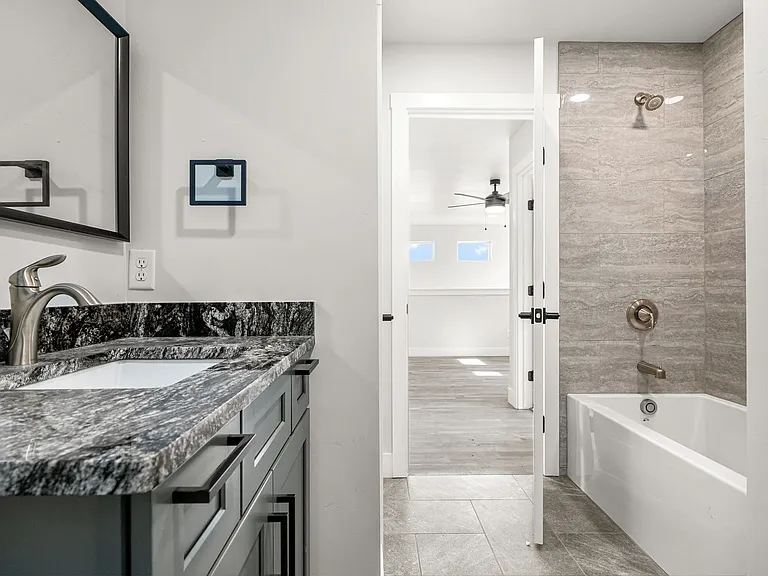 1109 Mee Canyon Cir — Photo 27