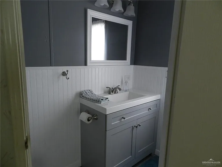 2113 Amy St — Photo 10