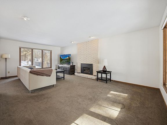 3rd image of 1601 Berne Rd NE