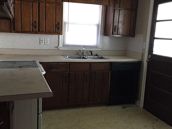 4th image of 851 White Oak Dr