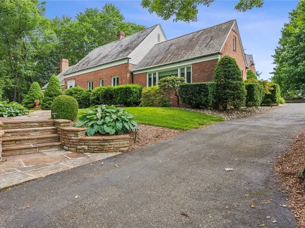 322 Stadium Dr, Somerset, PA 15501