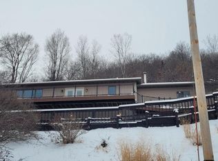 1700 Town Hall Rd E, La crescent, MN 55947