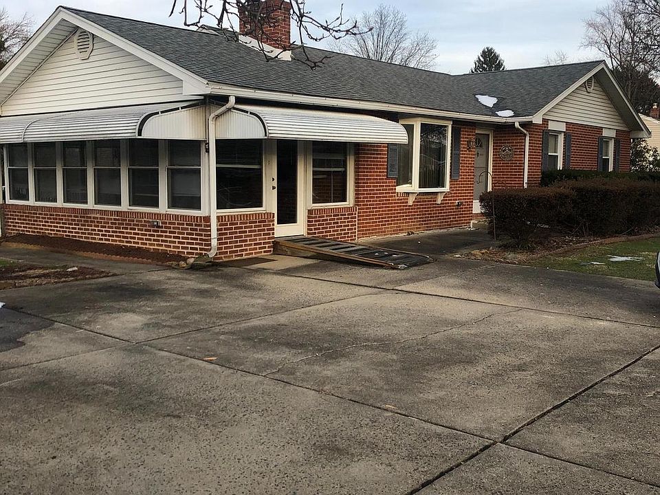 2nd image of 27 Dorset Dr