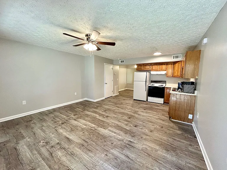 Lakeland Hills Apartment Homes — Photo 20