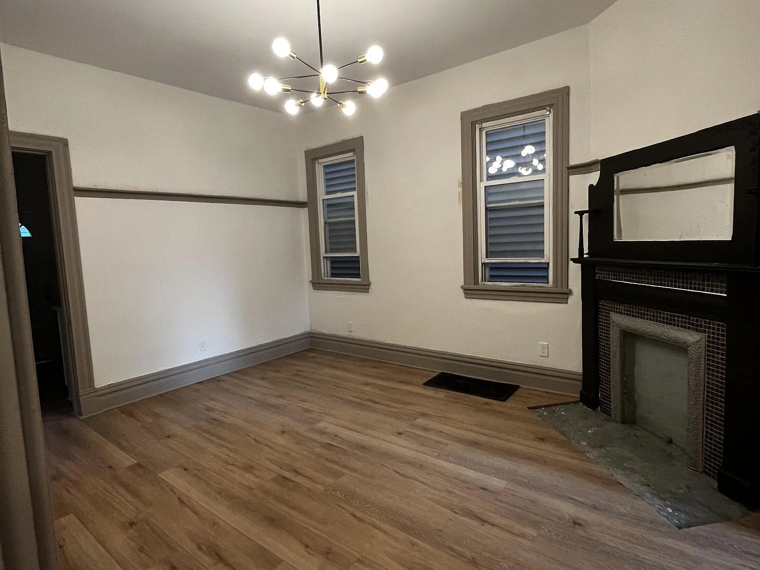661 College St — Photo 3