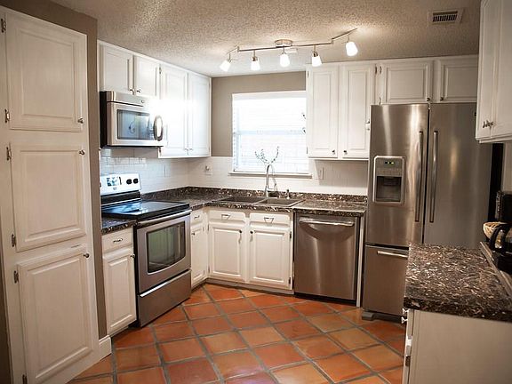 4th image of 1702 Hastings Dr
