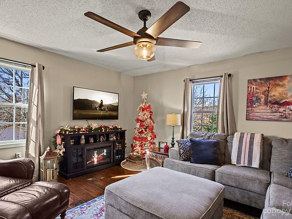 4th image of 5867 Sparrow Dr