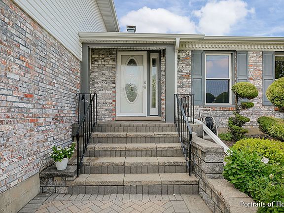 3rd image of 822 Pheasant Walk Dr