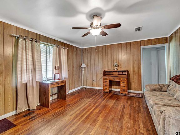 5th image of 107 Jeanette Ave