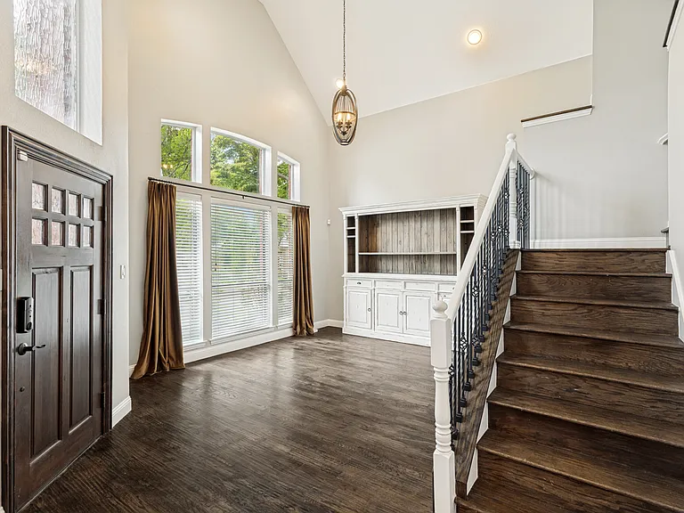 18515 Kelly Cave Trl — Photo 2