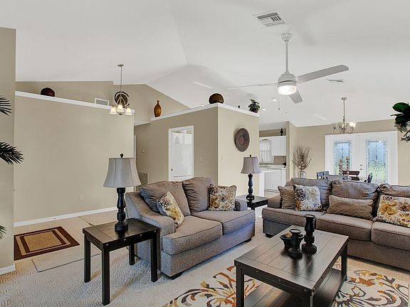 4th image of 44 Miami Dr