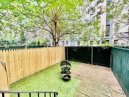 Rented by HOLTON REAL ESTATE INC. | media 11