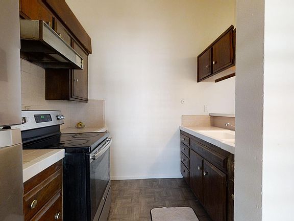 4th image of 12600 Fonthill Ave #D
