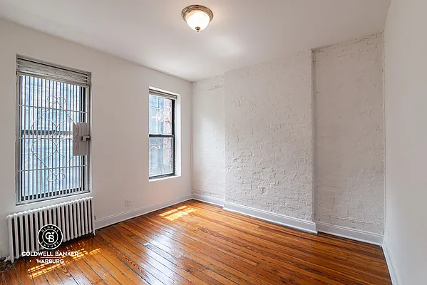 Rented by Coldwell Banker Warburg | media 1