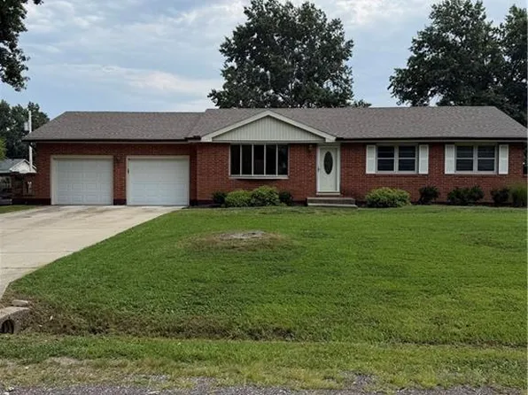 1605 S Pine St, Holden, MO 64040