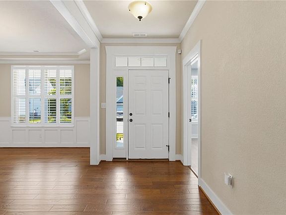 4th image of 1352 Auburn Hill Dr