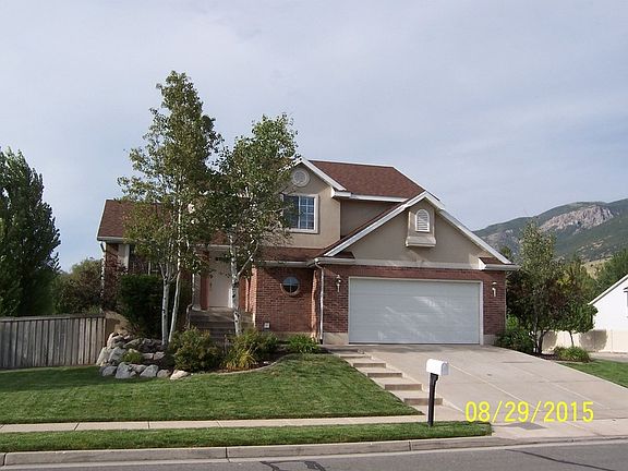 Main Photo of Home
						:
						Main photo of beautiful home in Centerville